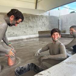 Gian hat sichtlich Freude an der Schlammerei