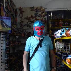 Was macht man mit solchen Masken...?