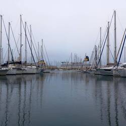 Au second plan les énormes ferries Via Corsica.