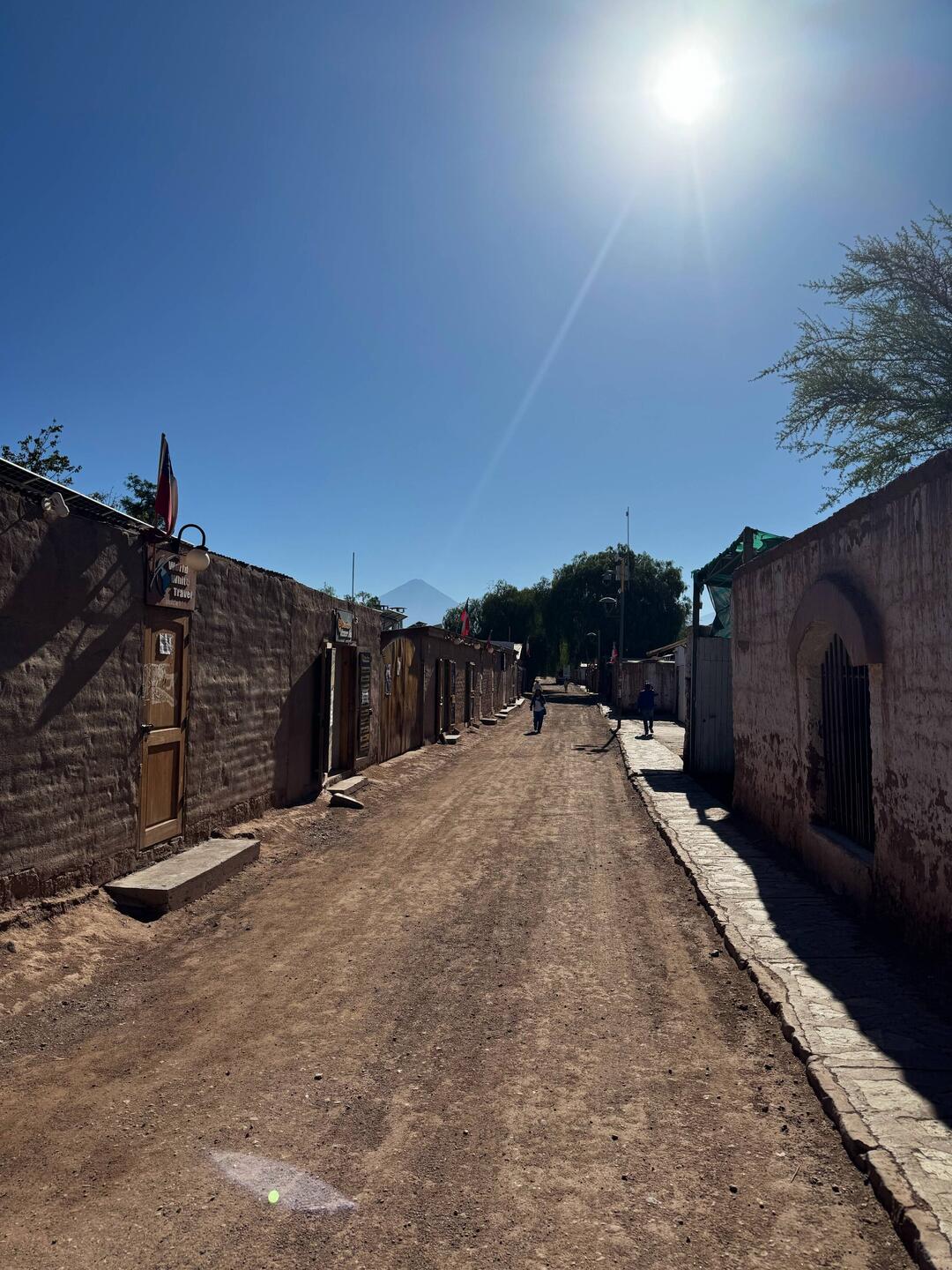 Die Sonne knallt in die kleine Wüstendstadt San Pedro 🌵