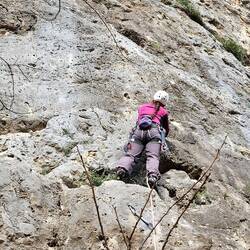 Hier gibt es viele Klettergebiete.