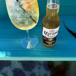 Schaut runter direkt am Wasser