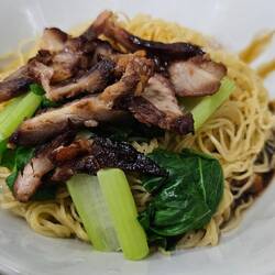 Selbsgemachte Nudeln für das herrliches Süppchen.