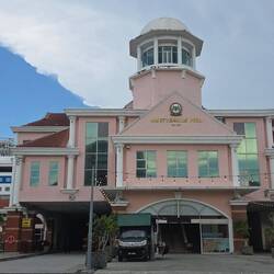 Das Hafenterminal mit altem Namen