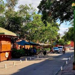 Straße mit vielen Kneipen