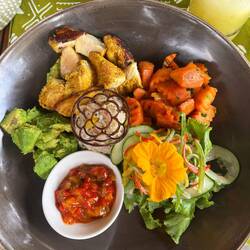 Mittagessen in Arusha