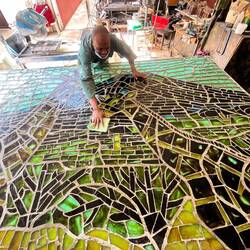 Faszinierend das Fensterbild des stummen Künstlers