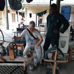 In einer behinderten Werkstatt - mithelfen erwünscht