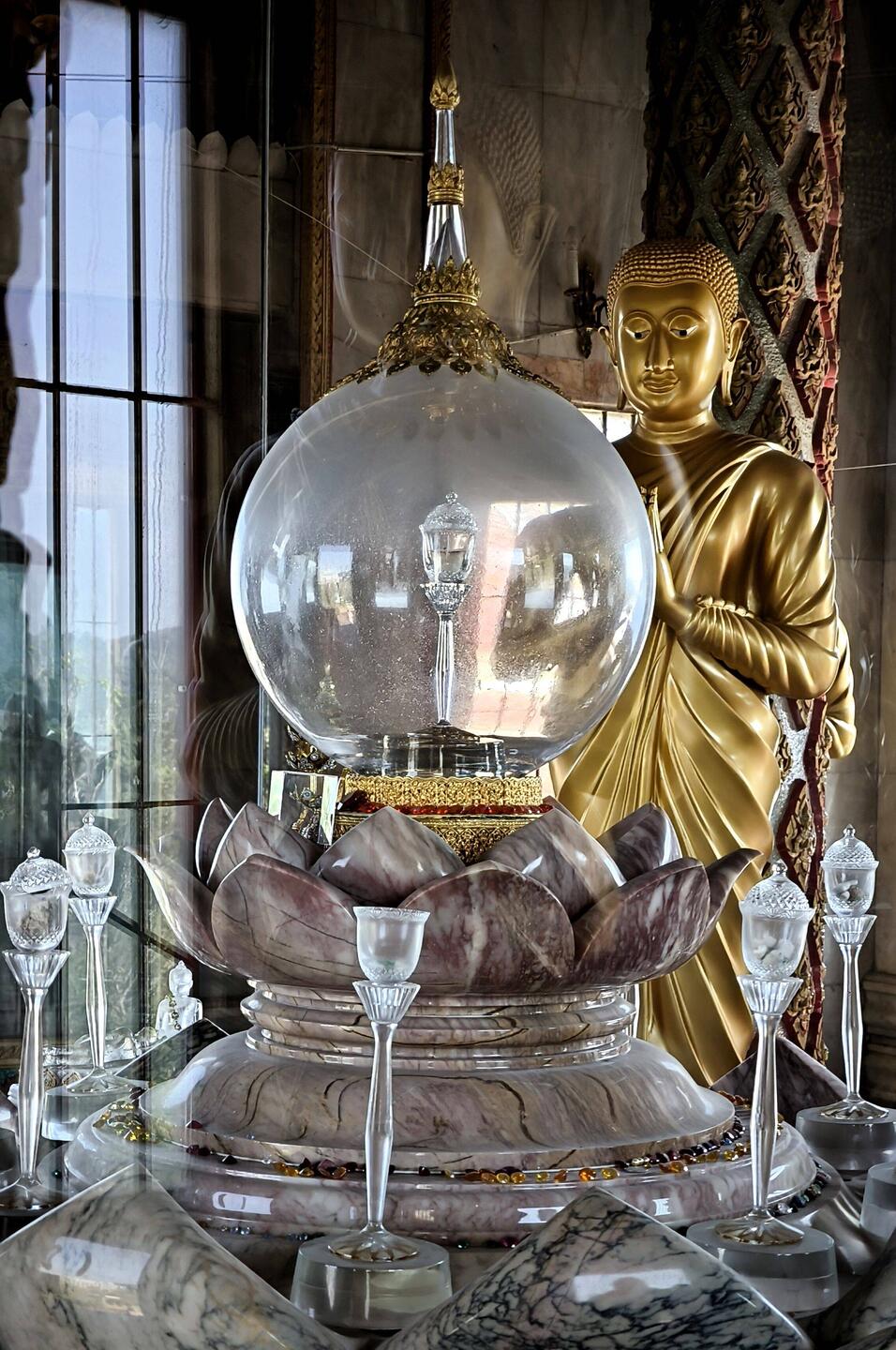 Stück aus Buddhas Oberarmknochen. Reliquie in Wat Chalong