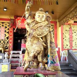 Ne Zha in einem chinesisch-buddhistischen Schrein