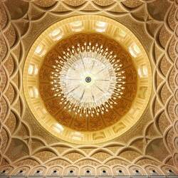 Der prächtige Kronleuchter der Moschee von unten