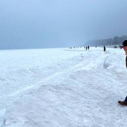 Hier kann man noch die Wellen am Ufer erkennen