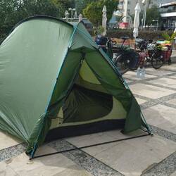 Zelt trocknen in der Picknick Area.