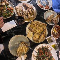 Pide, Börek, Walnusssalat mit Granatapfelmolasse, Schlemmer-Göttinnen ahoi!
