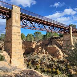Doch von unten gesehen, ist die Brücke sehr beeindruckend.