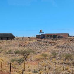 dach hier ? eine einsame, aber schöne Farm