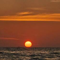 Tschüss roter Ball, hallo schwarze Sonne.