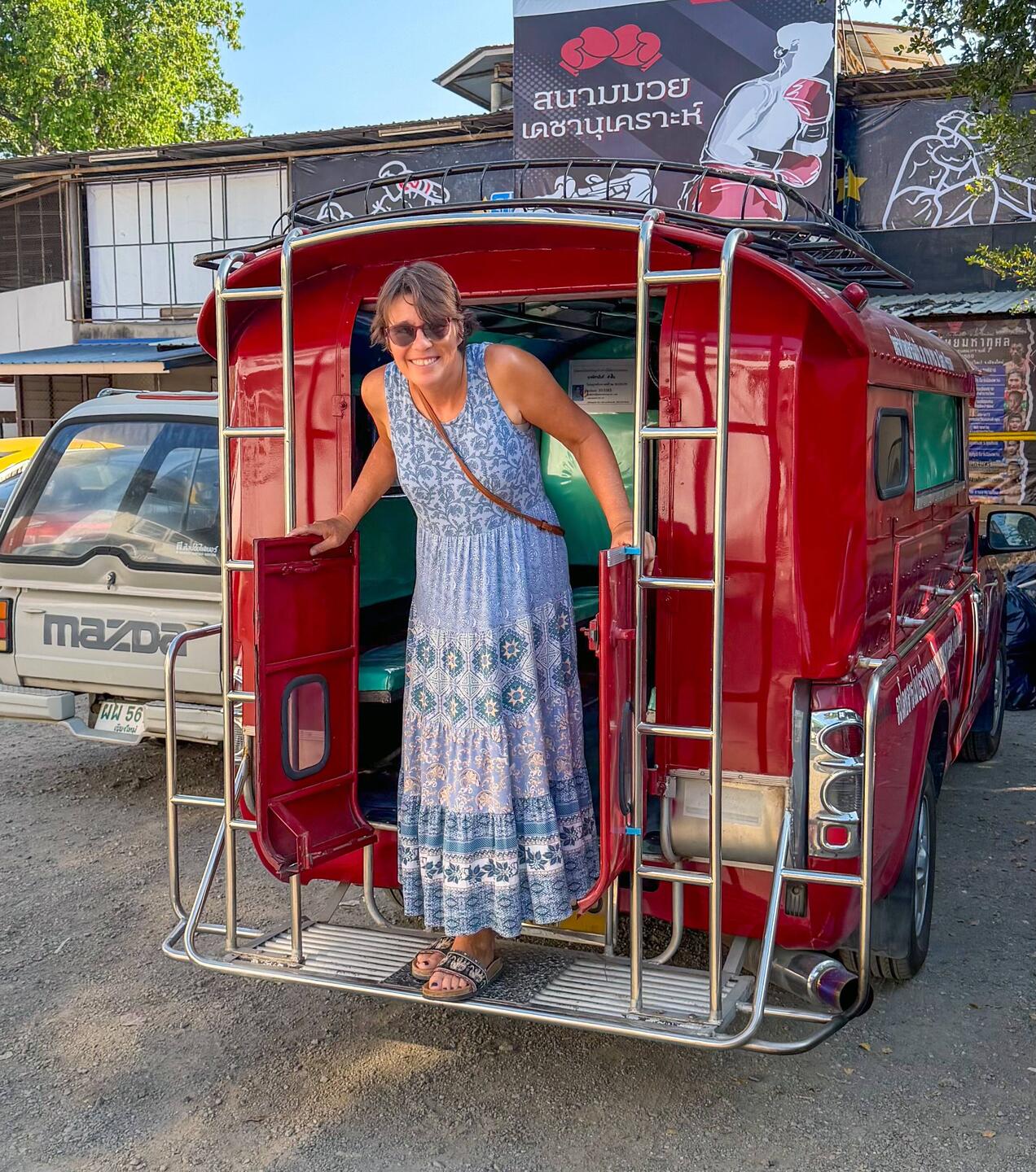 Am Nachmittag im Songthaew unterwegs in Chiang Mai zur Kochschule von Mama Noi