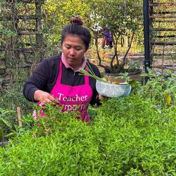 Mai im wunderschön angelegten Kräutergarten der Kochschule 🙂