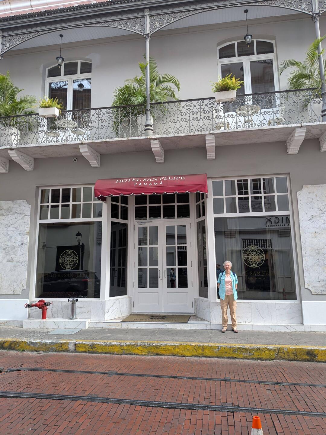Our hotel in Casco Antiguo. Our balcony is on the upper left.