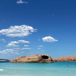 Sprung vom Felsen am twillight beach 👀