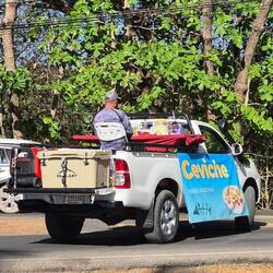 Cevicheverkauf - in Limettensaft eingelegter Fisch oder Meeresfrüchte direkt vom Pick-Up