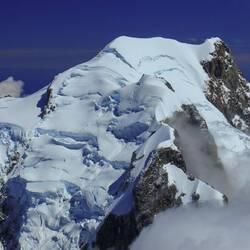 Der Pilot ist extrem nah an die Spitze geflogen - toller Moment