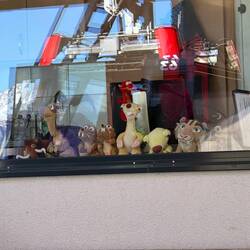 Mittelstation... Eis-Age Figuren schauen zu...