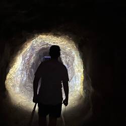 Einer der begehbaren Minenschächte