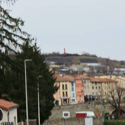 Statue de Notre-Dame-de-France au loin!