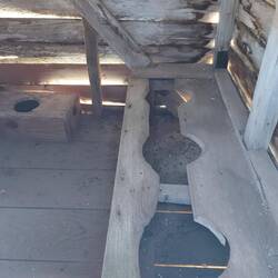 So einen schönen Schnack beim Kack 🤣 Das Outhouse.