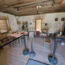 Innen in einem Sklavenhaus.