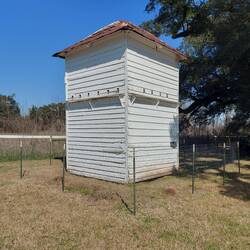 Das Taubenhaus, die hatten nicht so viel Post, die haben die gefuttert.