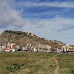 Castell im Hintergrund