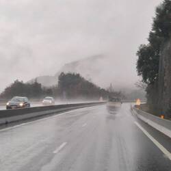 Heute vormittag: das Bild spricht Bände- vom Zentralmassiv nichts zu sehen.