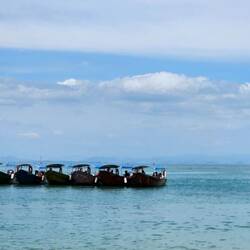 Während dessen warten die Boote auf uns.