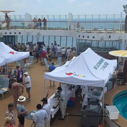 Aktion auf dem Pooldeck