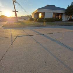 Mal so richtig schlechte Straßen und da mit hundert drüber ... geil. Ist Normalzustand hier.