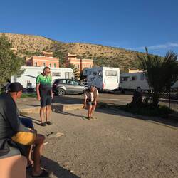 Zum Abschluss spielten wir noch eine Runde Boule mit unseren französischen Campingnachbarn.