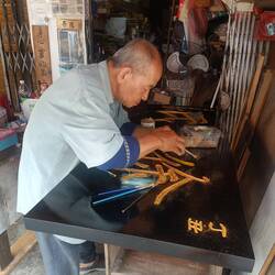 Real gold leaf! What happens if there is a breeze?