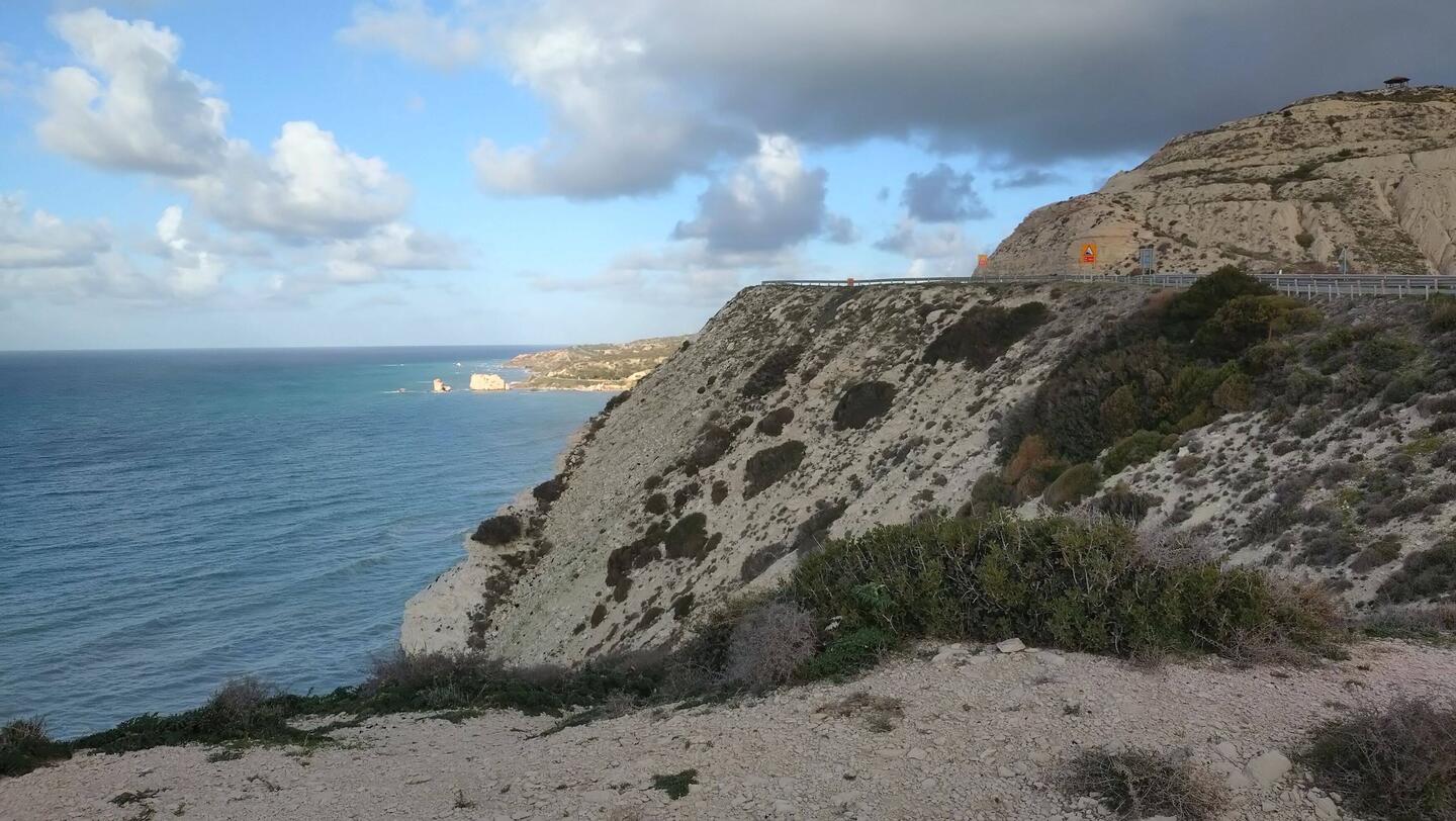 Blick zum Felsen der Aphrodite.