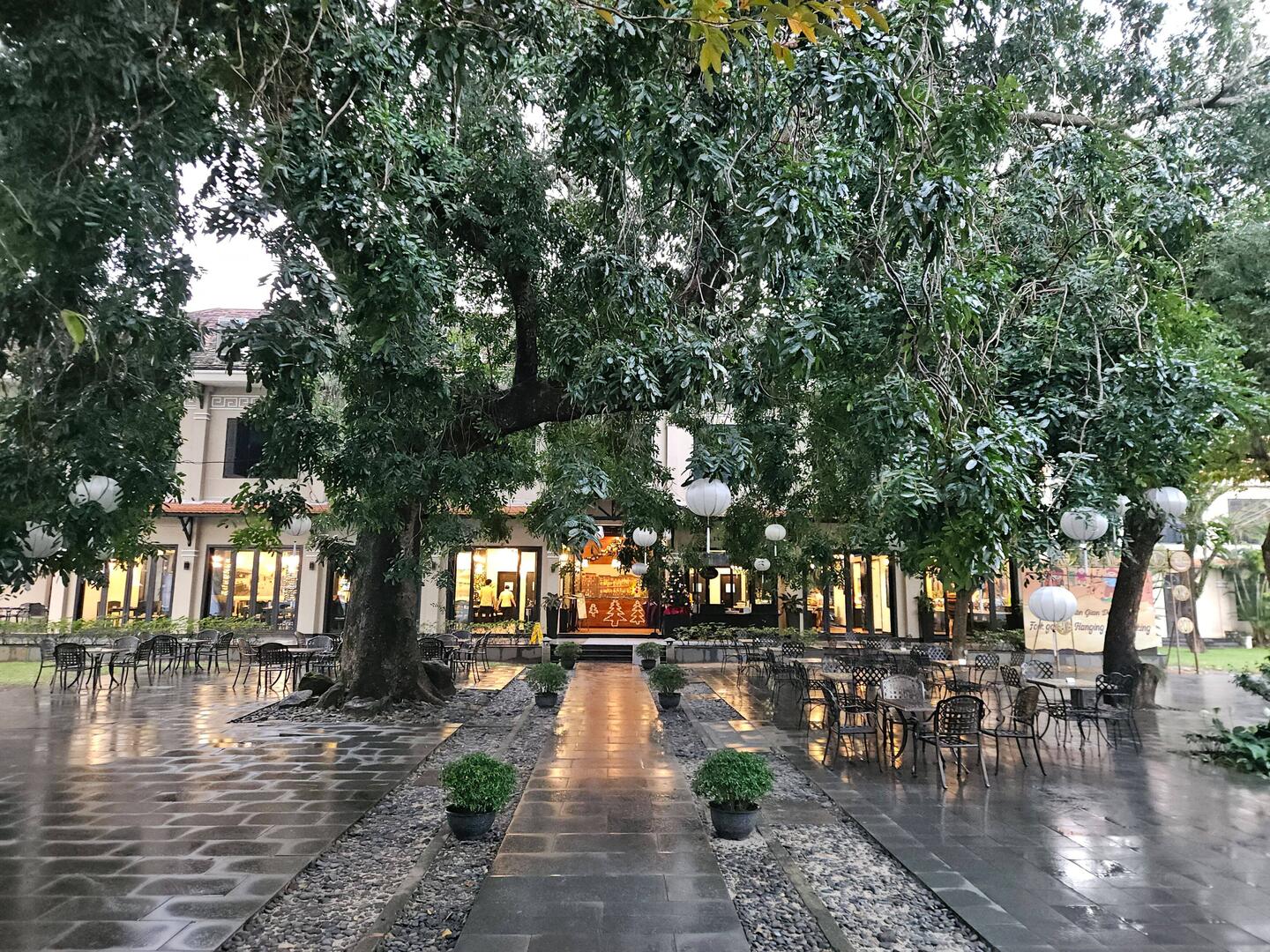 Hotel - heute Frühstück drinnen