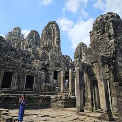 In jedem Turm ein Budha Gesicht.