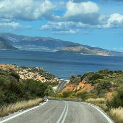 ..eigentlich sieht man die kleine Felsenstadt nicht vom Festland aus..