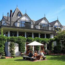 Auf einer Weinverkostung außerhalb von Christchurch