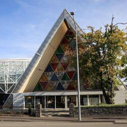 Da die ursprüngliche Kathedrale beim Erdbeben teilweise zerstört wurde, dient diese hier als Ersatz