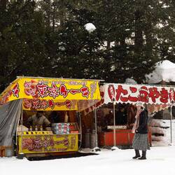 Mini castella (L) or takoyaki (R)