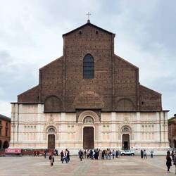 Basilica di San Petronio ... Piazza Maggiore — Bologna, Italy.
