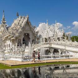 Der weisse Tempel - ein skurriles Kunstwerk im Stile einer buddhistischen Tempelanlage