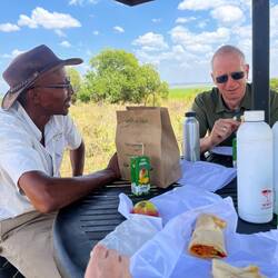 Lunch bevor es weiter zum Ngorongoron geht